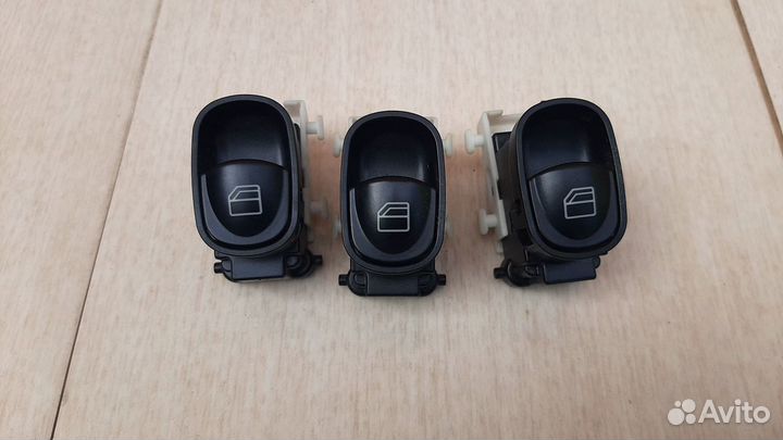 Кнопка стеклоподъемника Mercedes-Benz C-Class W203