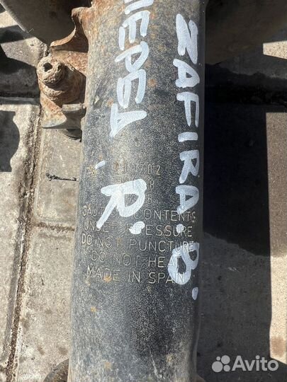 Opel Zafira B Стойки в бсоре передние 1.8