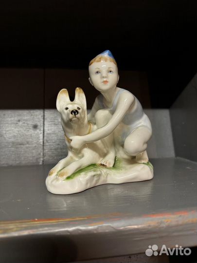 Фарфоровая статуэтка юный пограничник. лфз