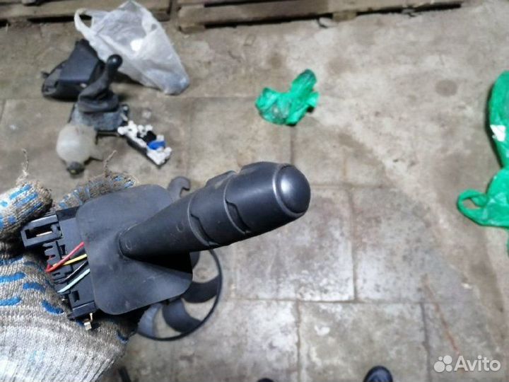 Переключатель поворотов Nissan Almera G15