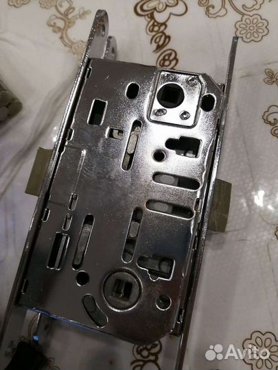 Замок межкомнатных дверей