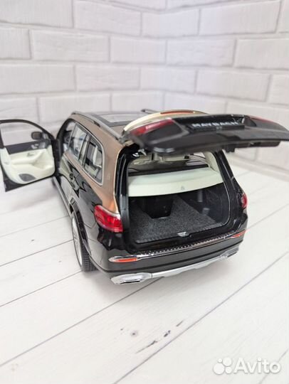 Mercedes Maybach GLS 600 Gold/Black 1:18 Дилерский