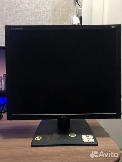 Монитор LG L1919S