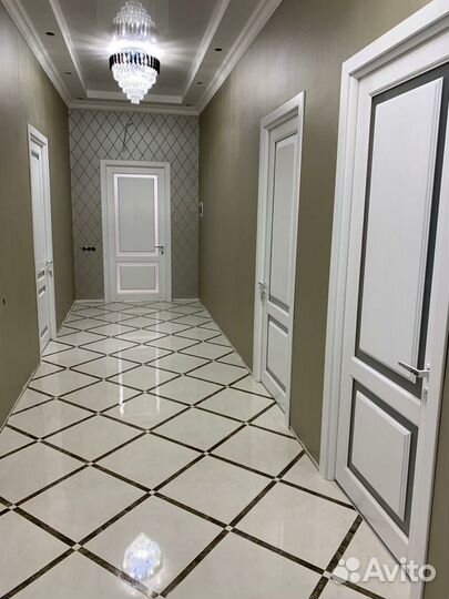 Двeри мeжкoмнaтные, вхoдные, фурнитурa