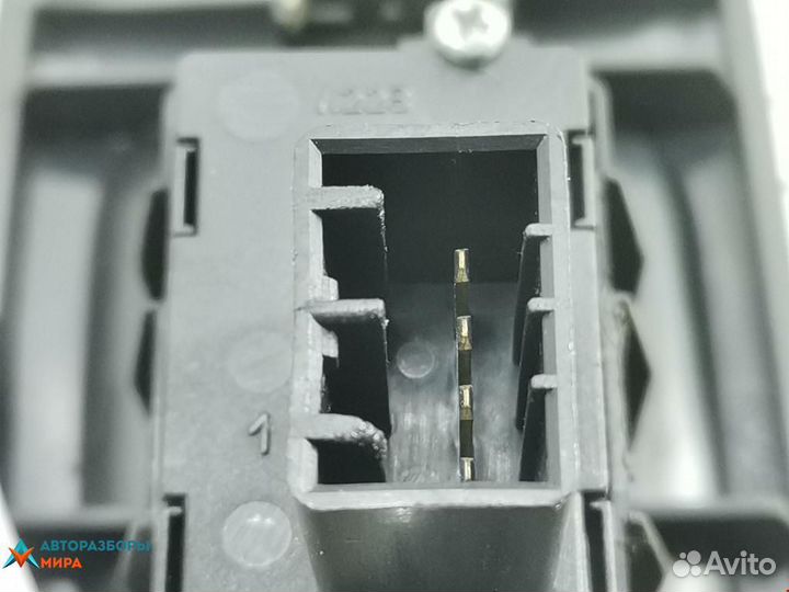 Кнопка стеклоподъемника Maserati Quattroporte 5