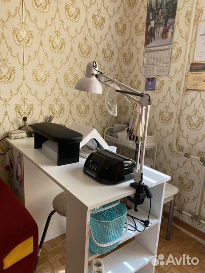 Маникюрный стол