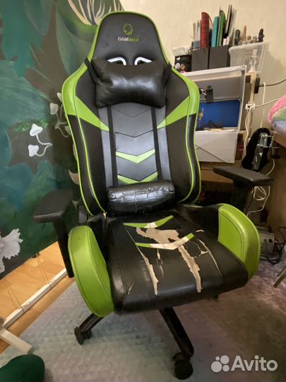 Кресло для геймера GameMax GCR08 Green