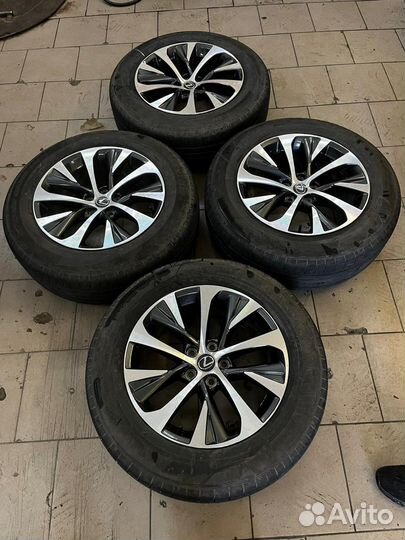 Оригинальные диски Lexus с шинами Dunlop