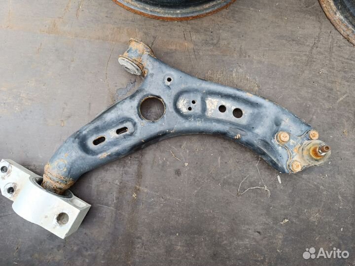 Рычаг передний правый для Skoda Octavia A5