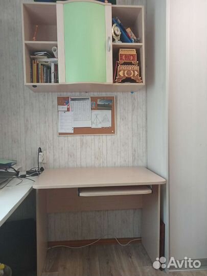 Стол и шкаф и пенал для школьника