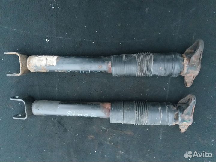 Амортизатор задний Jeep Grand Cherokee WK2