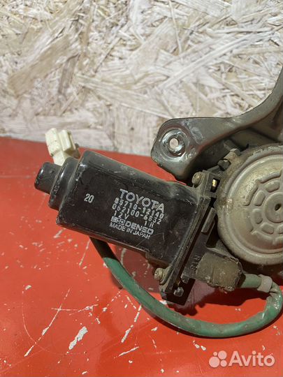 Стеклоподъемник передний правый Toyota Sprinter