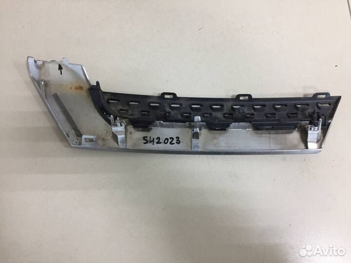 Накладка на решетку радиатора Mitsubishi Outlander