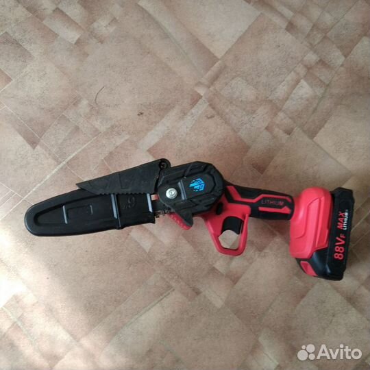 Сучкорез аккумуляторный