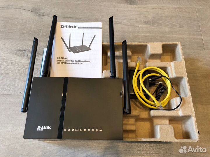 Wi-Fi маршрутизатор D-Link DIR-825