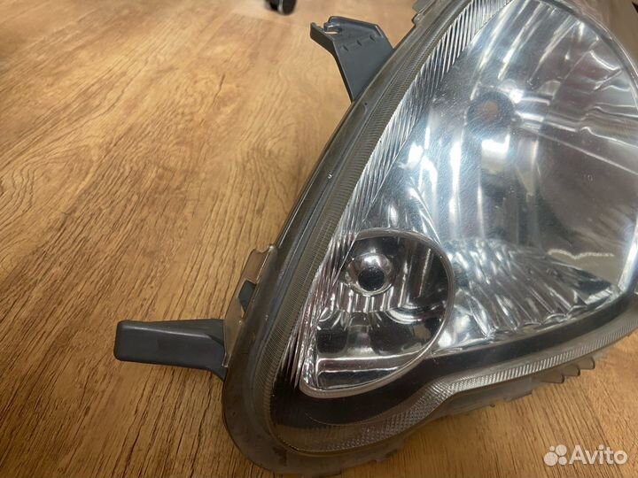 Фара оригинал передняя левая Toyota Vitz 2003-2005