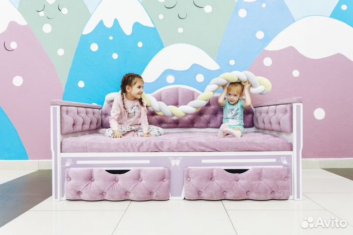 Детская кровать диван с каретной стяжкой