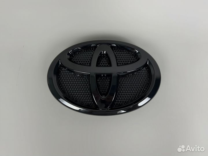 Эмблема в решетку Toyota Land Cruiser 200 с16г