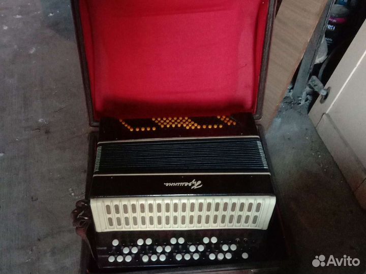 Баян б/у