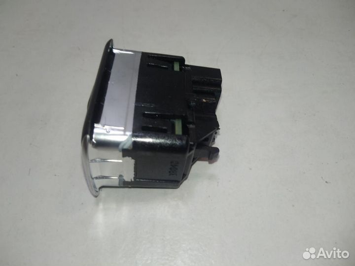 Кнопка открывания багажника Mercedes-Benz E-Class