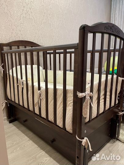 Детская кровать из натурального дерева