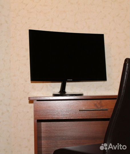 Изогнутый монитор Samsung (c24f390fhi)