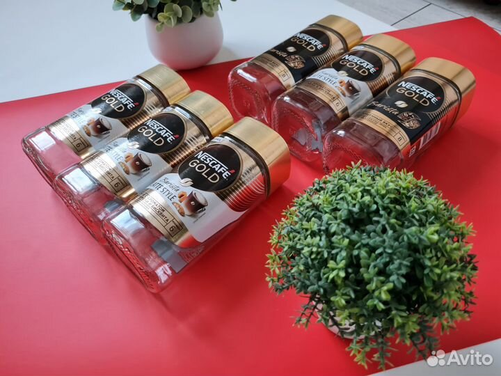 Пустые банки из-под кофе