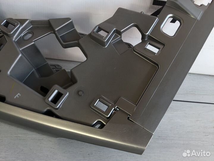 Toyota Land Cruiser 200 Накладка консоли