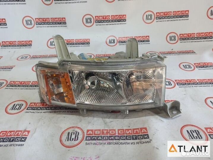 Фара правая toyota BB