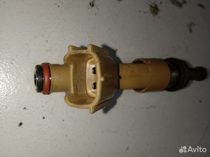 Toyota Auris (E150) I форсунка инжекторная электр