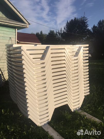 Шезлонг лежак пластиковый