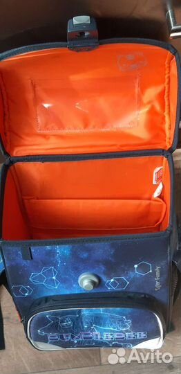 Ранец школьный для мальчика в отличном состояние