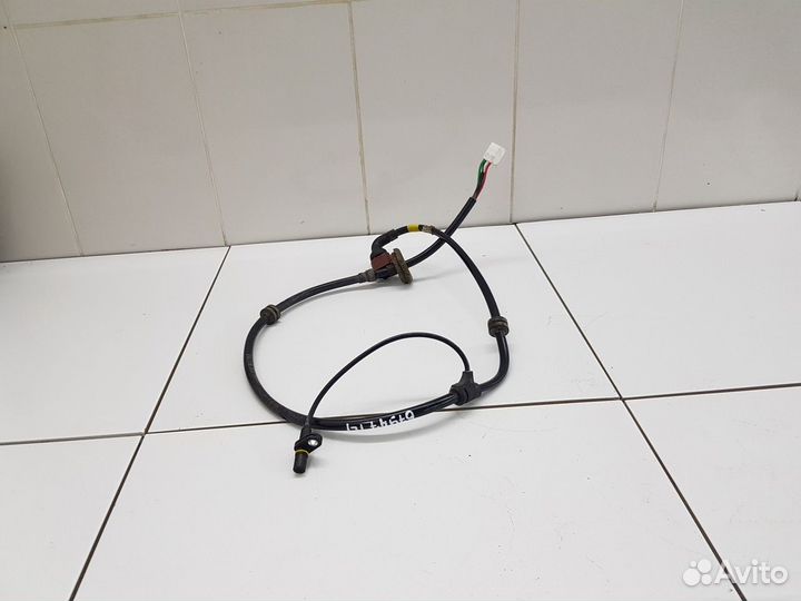 Электропроводка левого датчика скорости и ABS