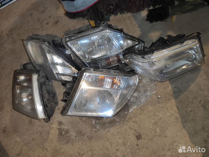 Фара Nissan Navara Pathfinder