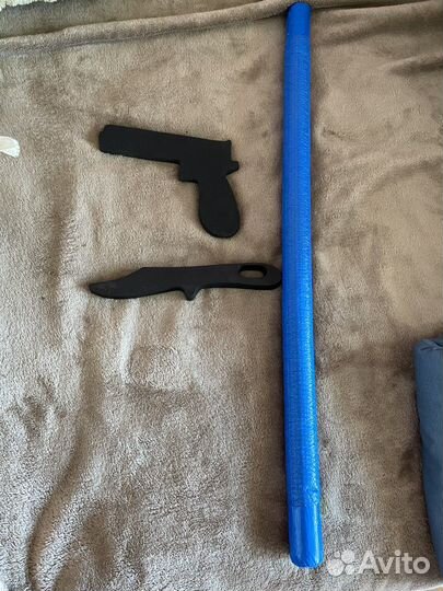 Макеты ножа,пистолета и нашивка