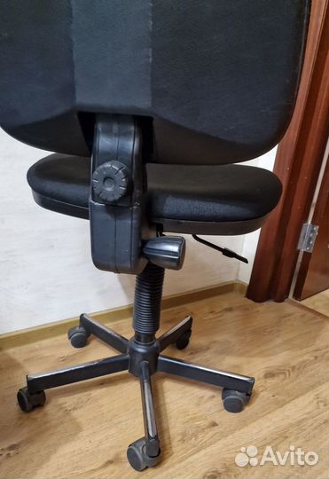 Офисное компьютерное кресло б/у