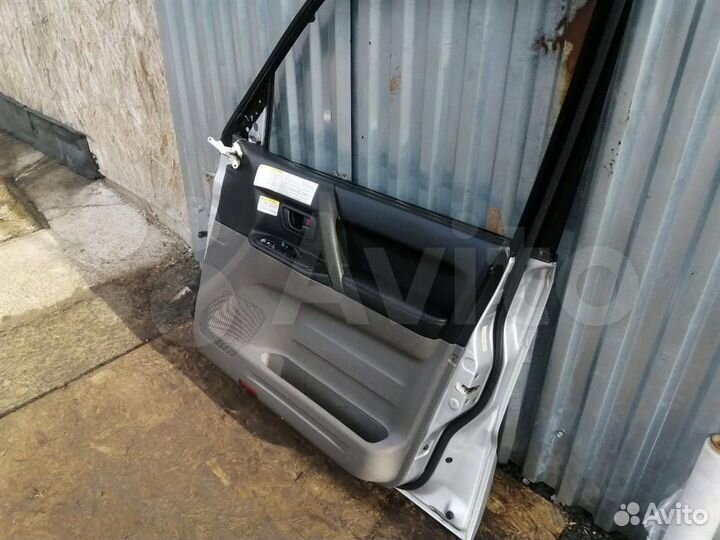 Дверь передняя правая Mitsubishi Pajero /Montero