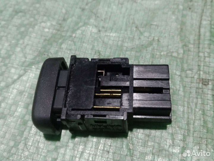 Кнопка подогрева стекла задняя Mitsubishi Galant