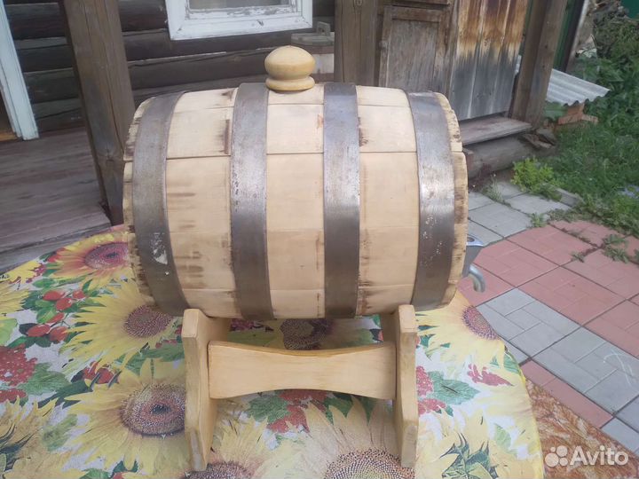 Деревянный бочонок под жидкость