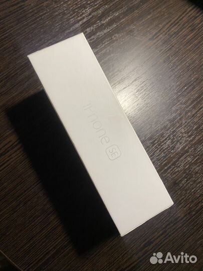 Коробка от iPhone se 2020