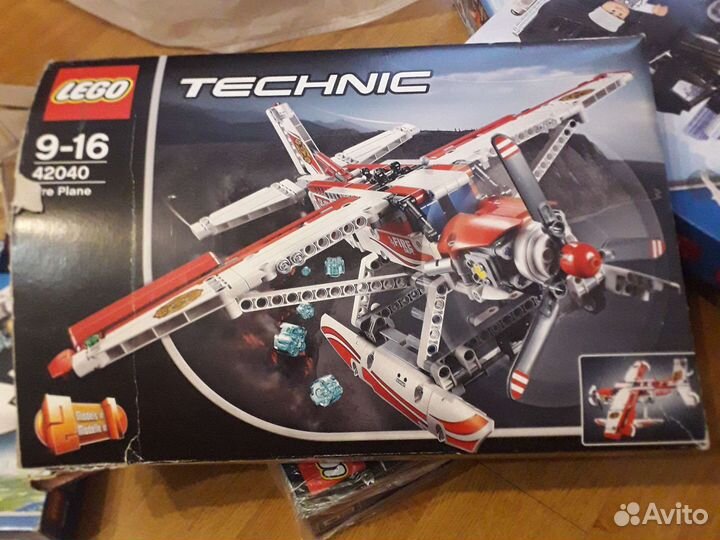 Lego Technic 42040.пожарный гидроплан оригинал