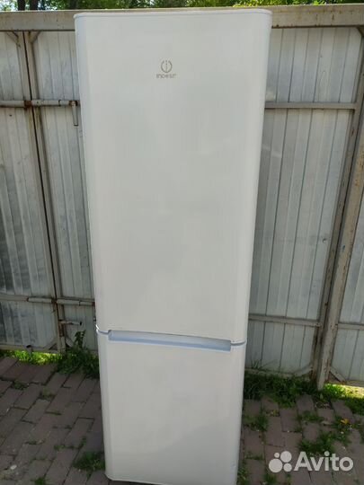 Холодильник indesit