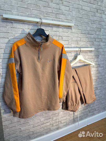 Спортивный костюм женский