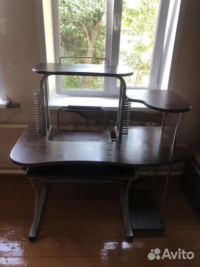 Компьютерный стол