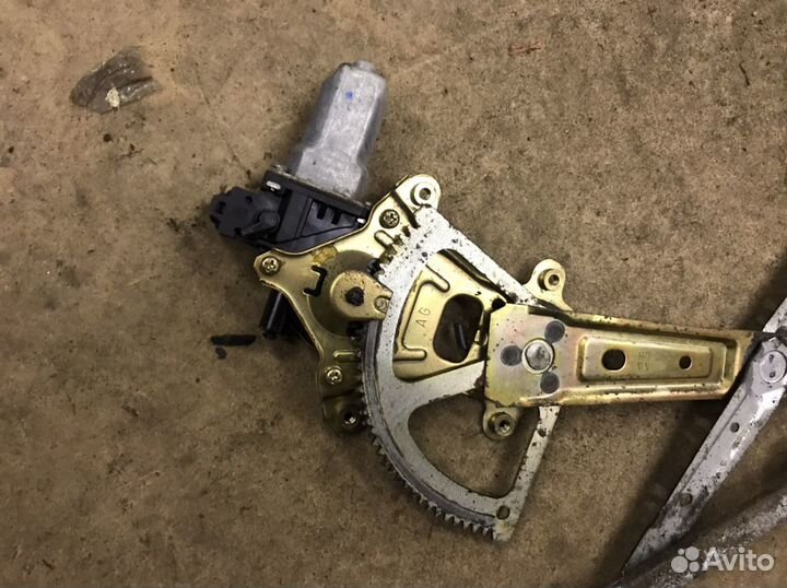 Subaru Tribeca стеклоподъемник