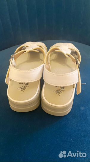 Сандалии, босоножки