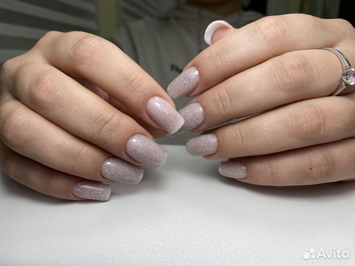 Модель на ногти