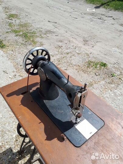 Швейная машинка зингер ножная