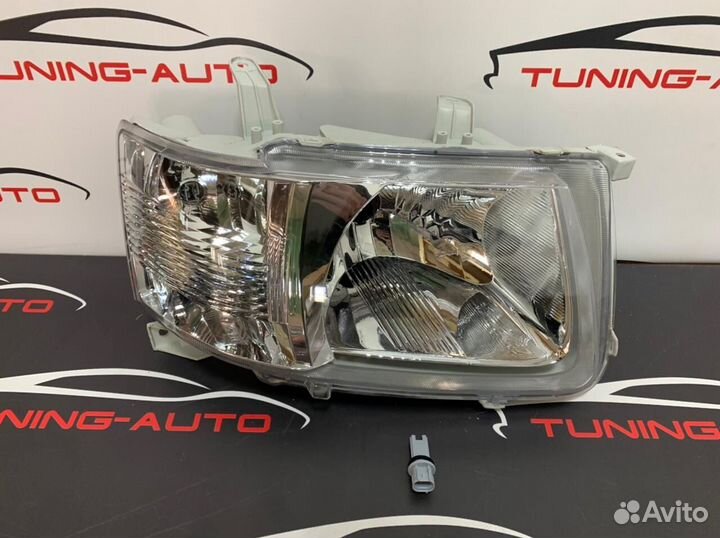 Передние фары Toyota Succeed Probox XP50