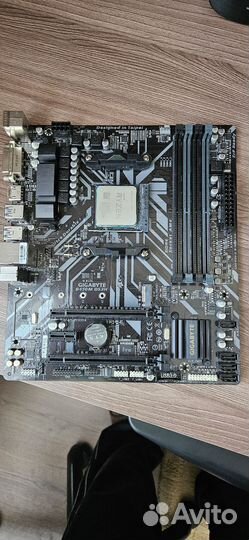 Материнская плата с процессором и кулером